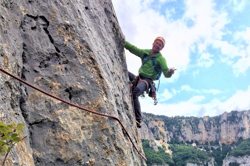 Dans le pilier Livanos à Archiane dans la traversée en 6c