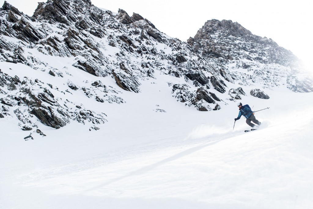 Ski de couloir dans le couloir de chateau renard dans le Queyras