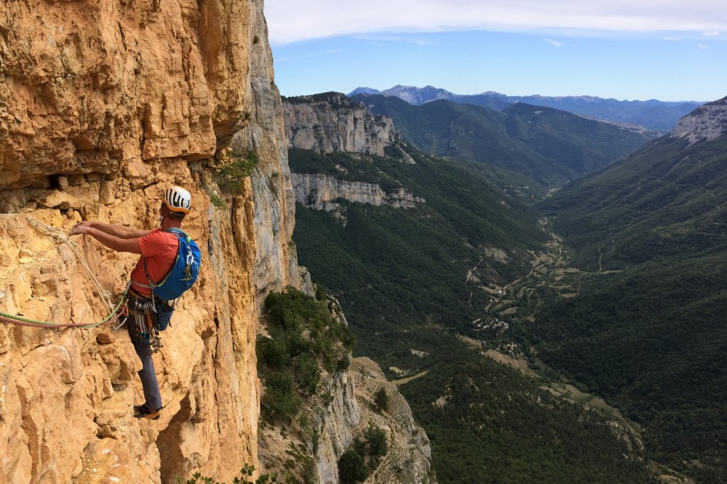 traversée de la fameuse longueur de la paroi rouge au rocher d'Archiane duranty un stage grande voie dans la Drôme.