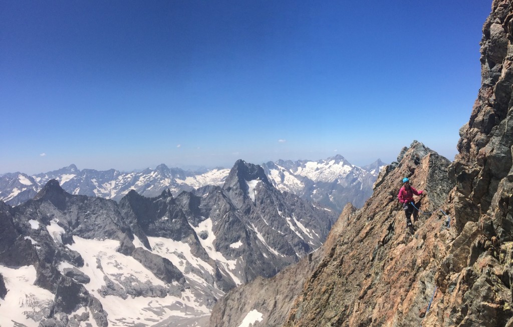 Ma cliente dans une traversée sur l’arête ouste du rateau.