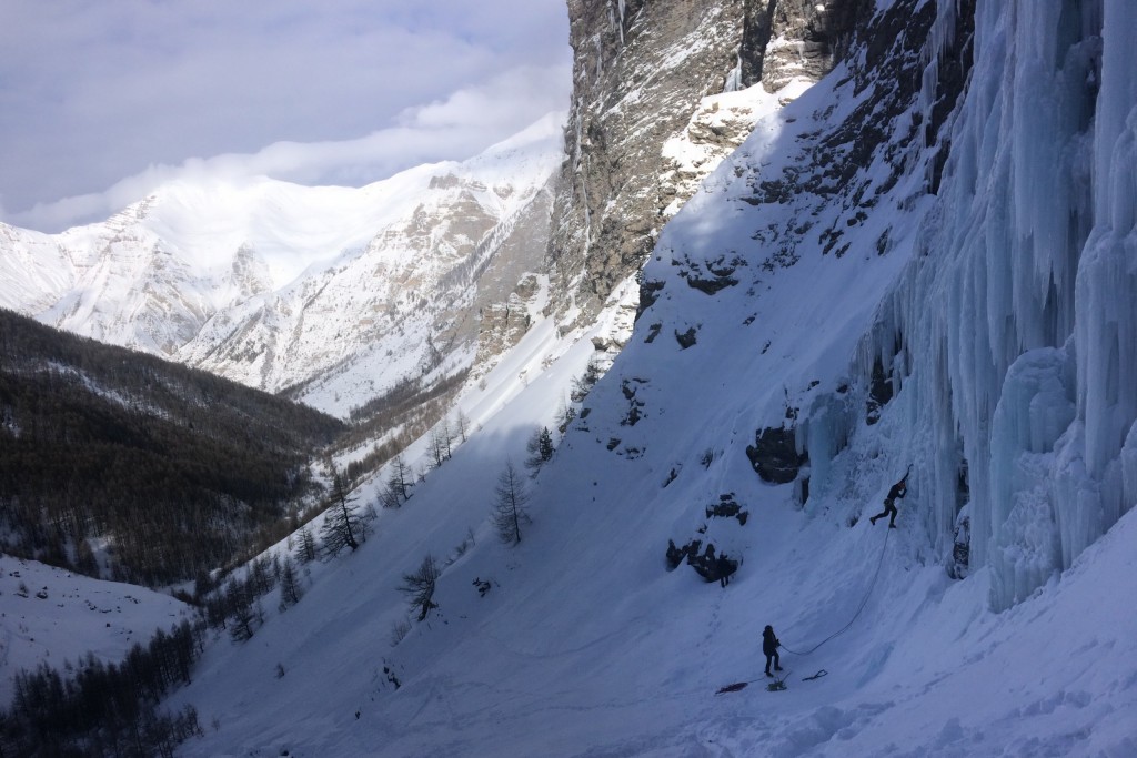 Le beau vallon de Crévoux et sa cascade de glace de Razis