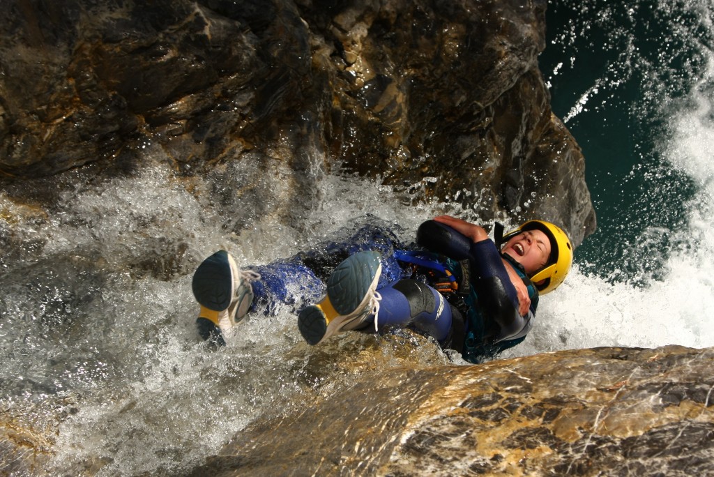 Toboggan à l'envers dans le canyon du Fournel dans des Hautes-Alpes