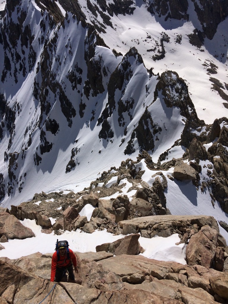 Dans les belles longuers de rochers dans la traversée Est Ouest