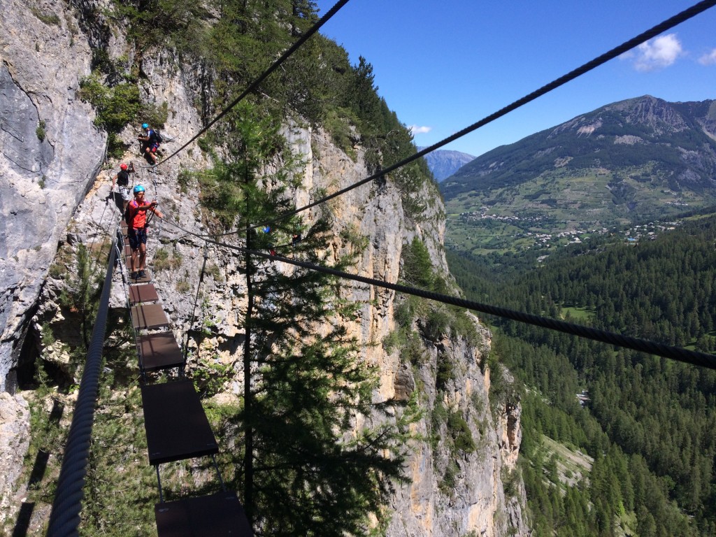 Passerelle de la via ferrata de la CASCADE aux Orres